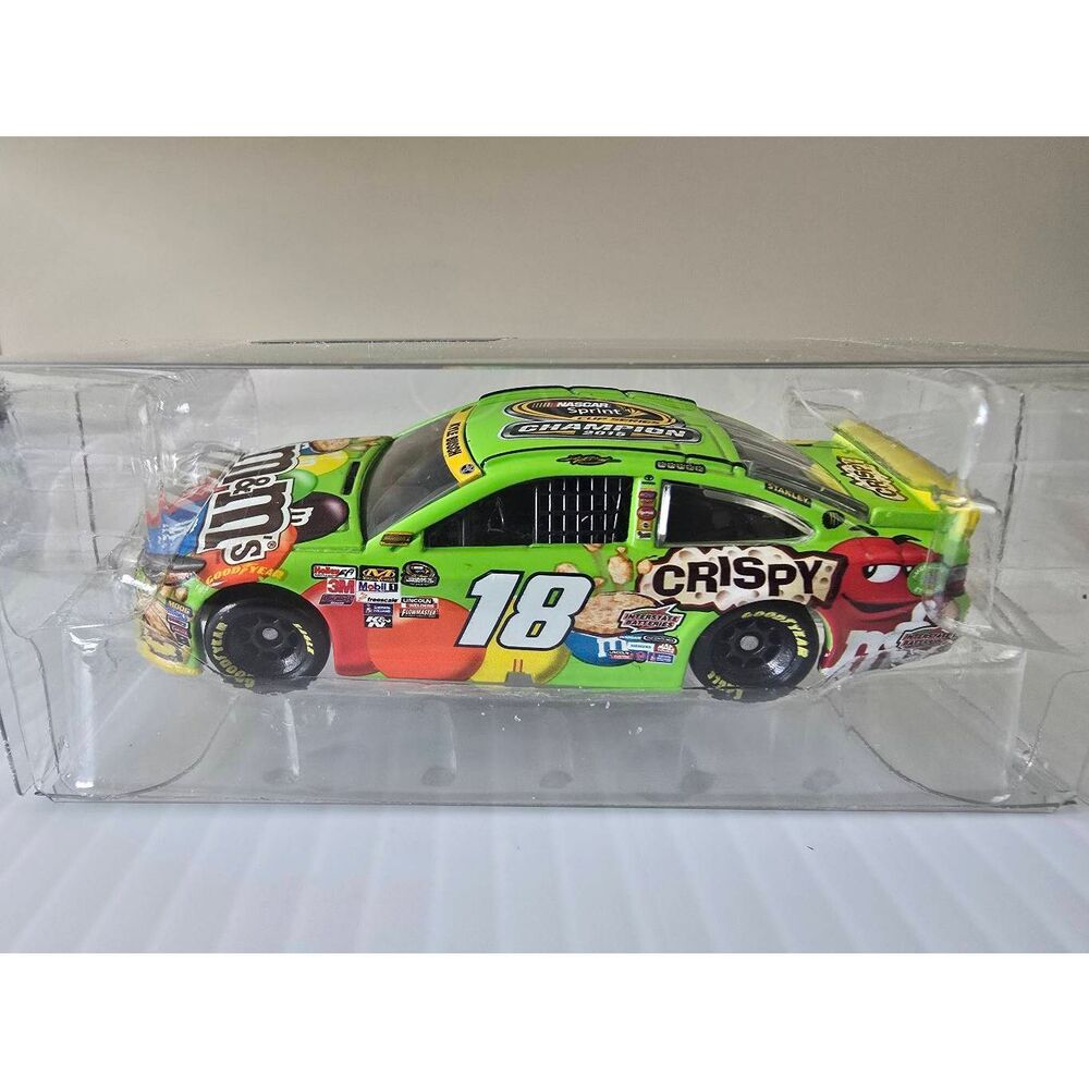 Kyle Busch 2015 M&M's Crispy Championship 1:64 Car - Picture 5 of 8